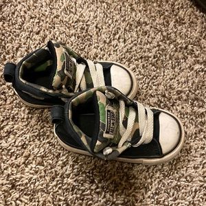 Toddler size 6 converse